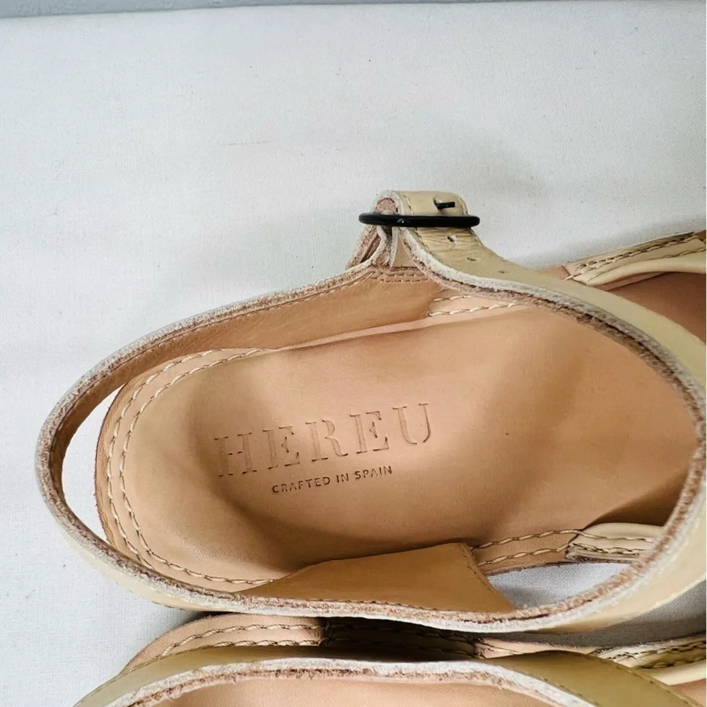 NWOT Hereu Morella Flat Sandals in Beige